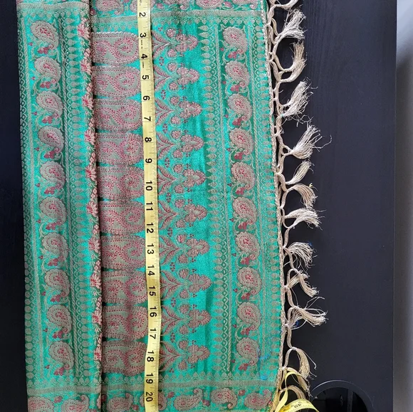 SILK Woven Table Runner -  NWOT - Picture 8 of 8